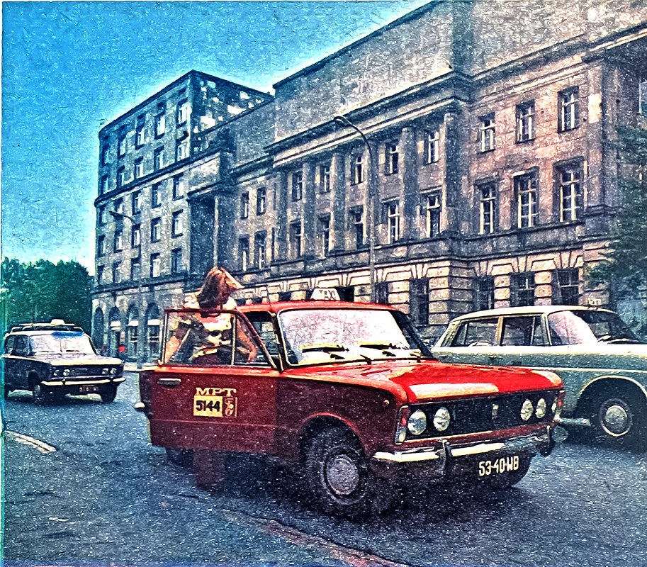 Motor Retro nr 39 z roku 1974_Halo Taxi