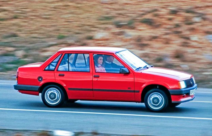 Opel Corsa A sedan – bok