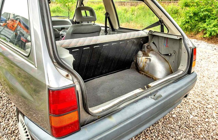 Używany Opel Corsa A – bagażnik