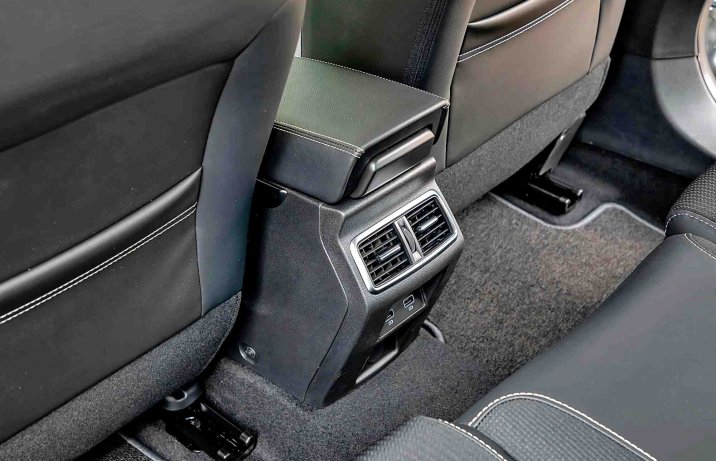 Renault Megane GrandCoupe 1.3 TCe (2024) – nawiewy klimatyzacji