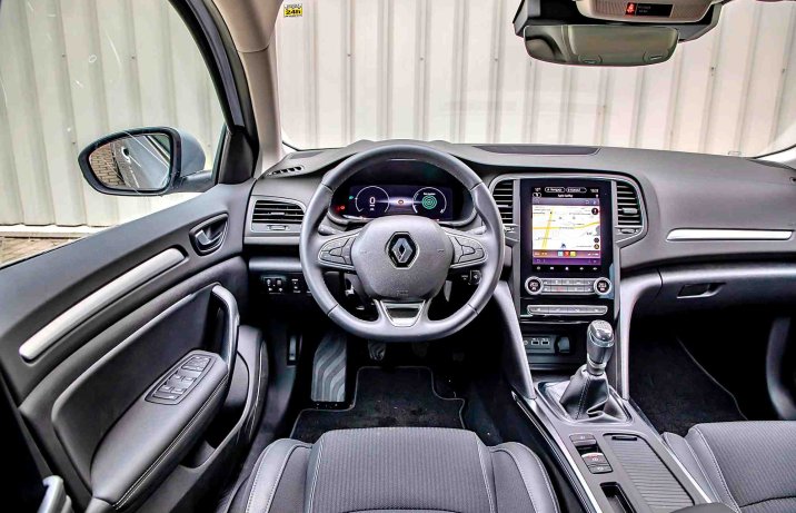 Renault Megane IV FL GrandCoupe 1.3 TCe Techno (2024) – deska rozdzielcza