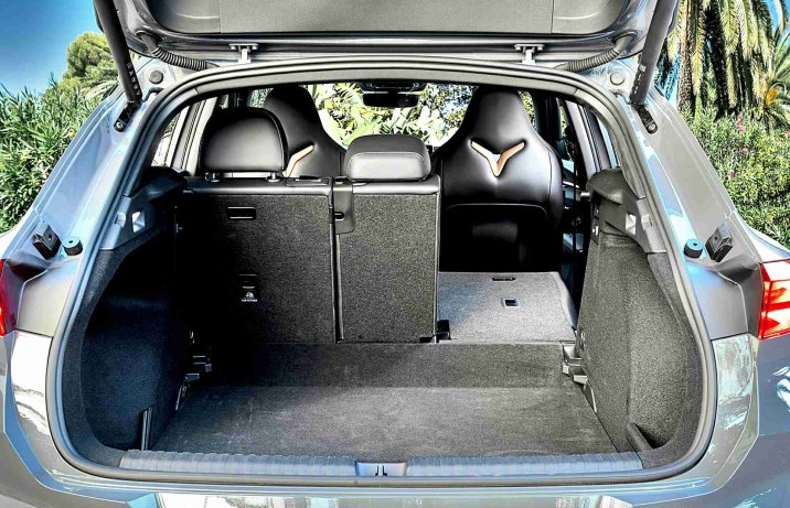 Cupra Terramar 2024 – wnętrze, bagażnik