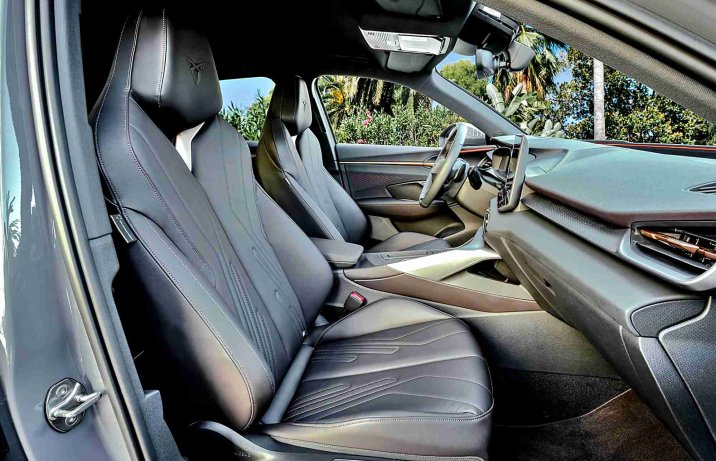 Cupra Terramar 2024 – wnętrze, fotele z przodu