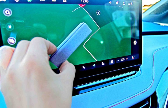 Skoda Elroq 2024 – czyścik do ekranu