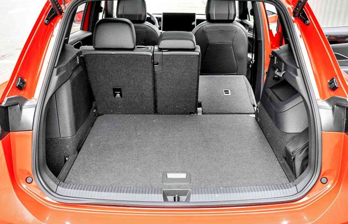 Volkswagen Tiguan 1.5 eHybrid R-Line (2024) – wnętrze, bagażnik