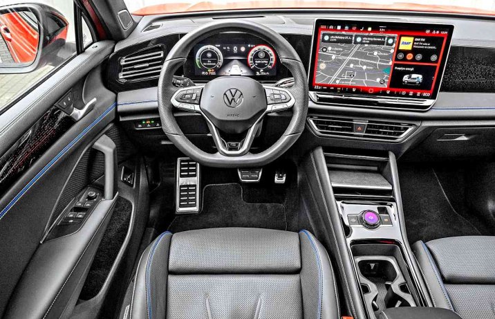Volkswagen Tiguan 1.5 eHybrid R-Line (2024) – wnętrze, deska rozdzielcza