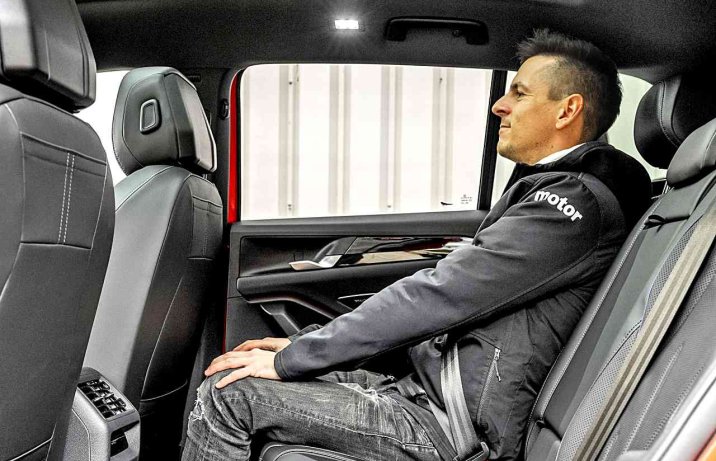 Volkswagen Tiguan 1.5 eHybrid R-Line (2024) – wnętrze, kanapa