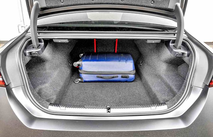 BMW M5 G90 – bagażnik