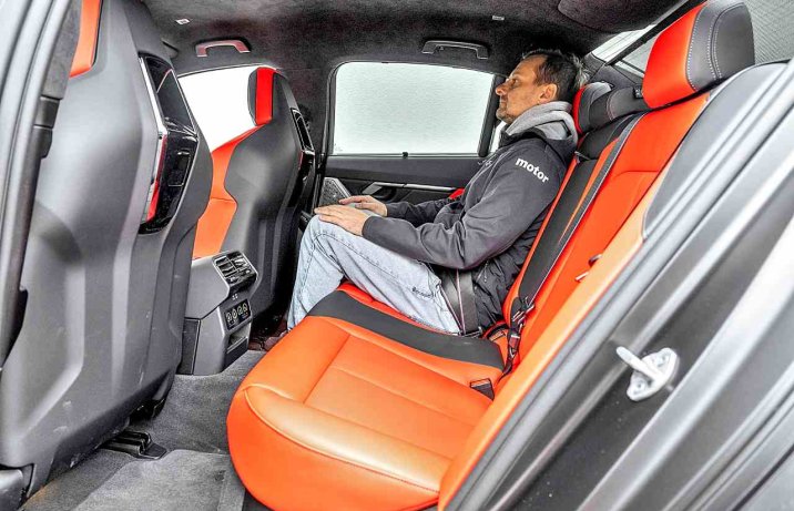 BMW M5 G90 – kanapa