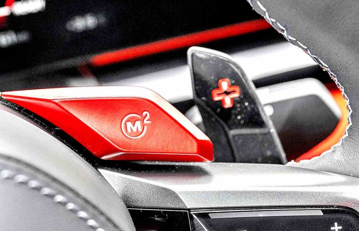 BMW M5 G90 – przycisk M2