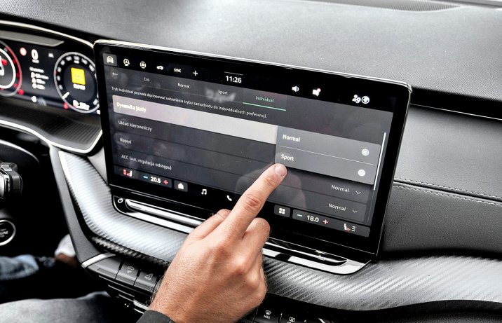 Skoda Octavia 2.0 TDI DSG Sportline (2024) – tryby jazdy