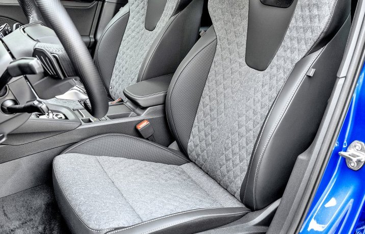 Skoda Octavia 2.0 TDI DSG Sportline (2024) – fotele