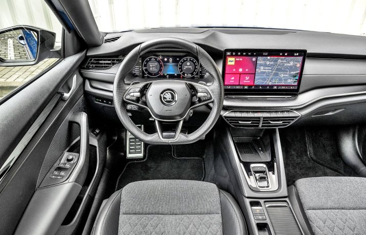 Skoda Octavia 2.0 TDI DSG Sportline (2024) – kokpit, deska rozdzielcza