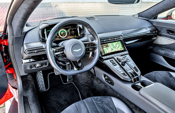 Aston Martin Vantage – deska rozdzielcza