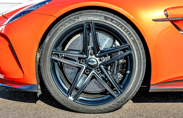 Aston Martin Vantage – felga, hamulce
