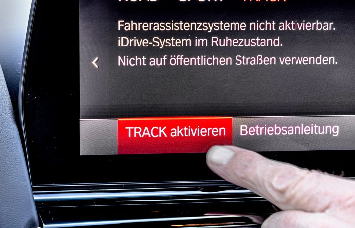 BMW M8 Competition – wyświetlacz