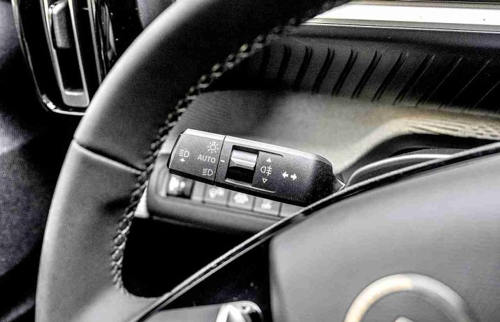 Citroen C3 1.2 Turbo Max – wnętrze, dźwigienka przy kierownicy