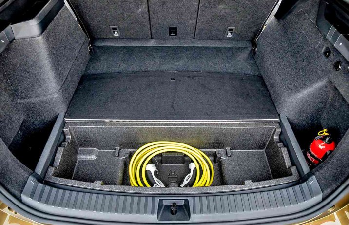 Skoda Kodiaq II PHEV 2024 – wnętrze, bagażnik, schowek
