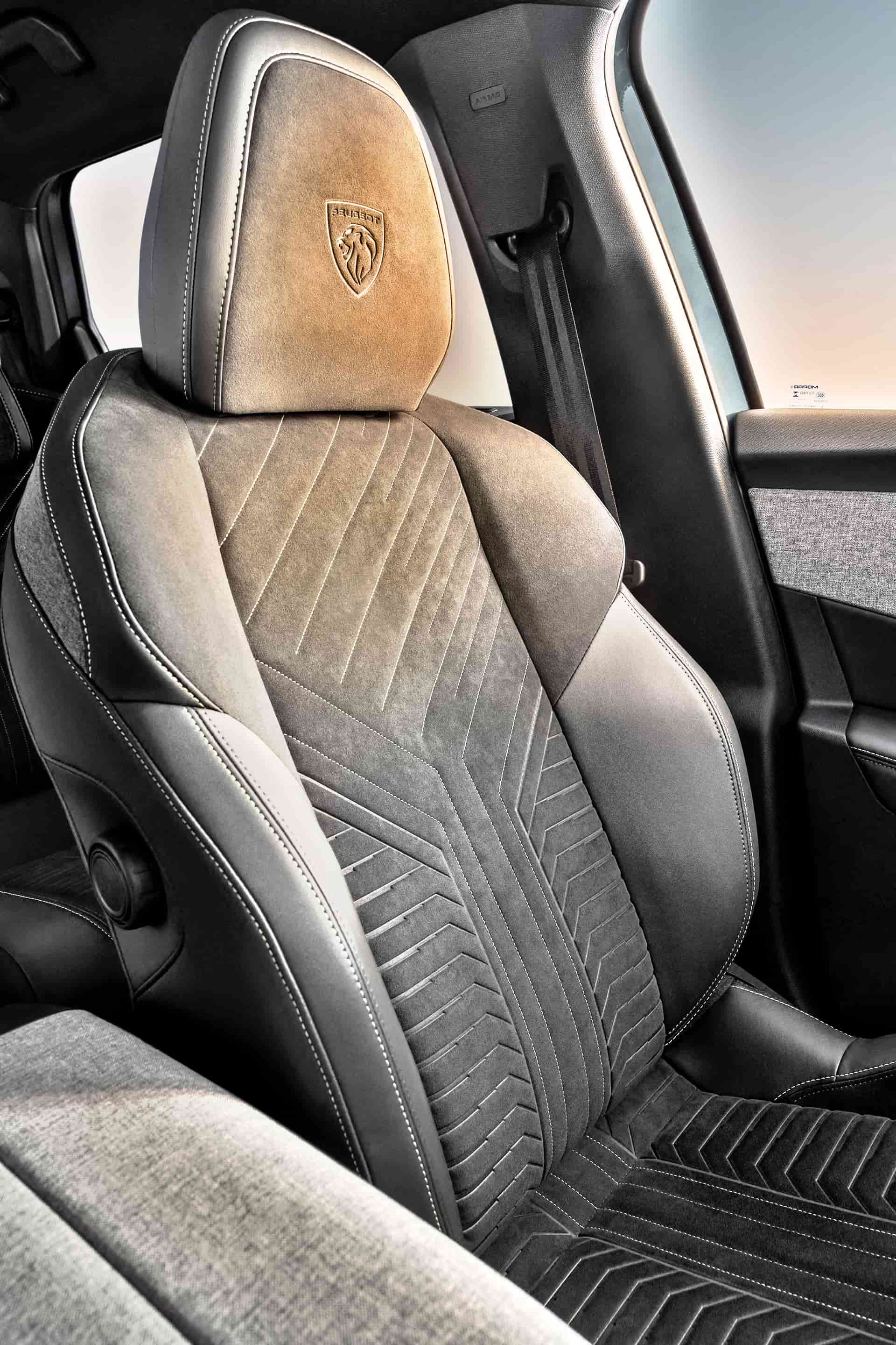 Peugeot E-5008 – fotel