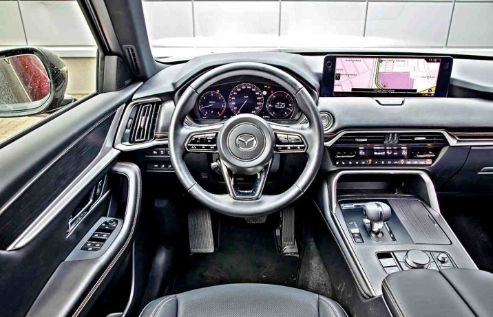 Mazda CX-80 3.3 e-Skyactiv D 8AT 4x4 Homura Plus – deska rozdzielcza