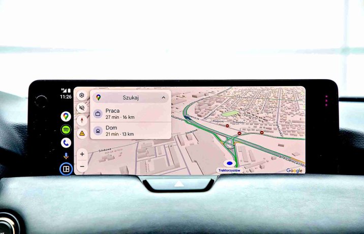 Mazda CX-80 3.3 e-Skyactiv D 8AT 4x4 Homura Plus – deska rozdzielcza, ekran, mapa