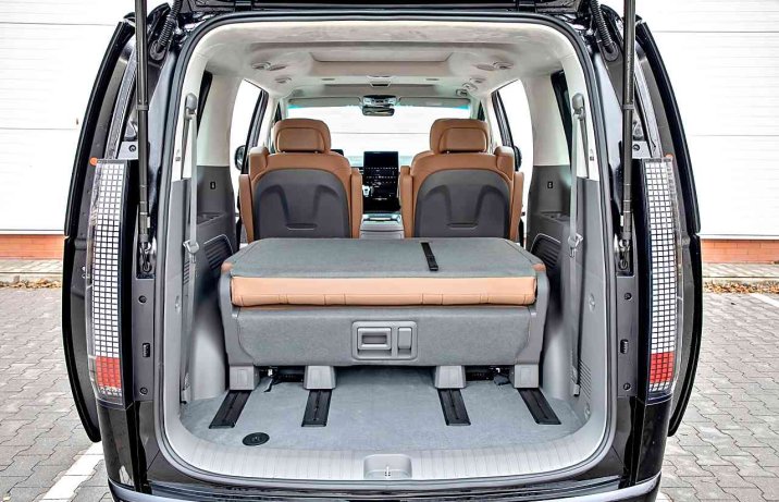Hyundai Staria 1.6 T-GDI HEV 6AT Luxury – bagażnik, złożone oparcia