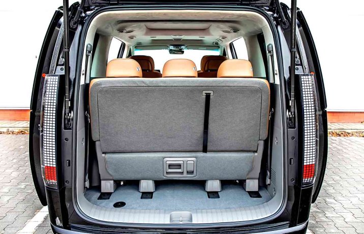Hyundai Staria 1.6 T-GDI HEV 6AT Luxury – bagażnik, fotele w pionie