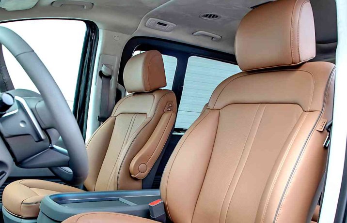 Hyundai Staria 1.6 T-GDI HEV 6AT Luxury – fotele z przodu