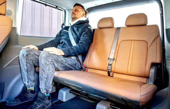 Hyundai Staria 1.6 T-GDI HEV 6AT Luxury – fotele, trzeci rząd