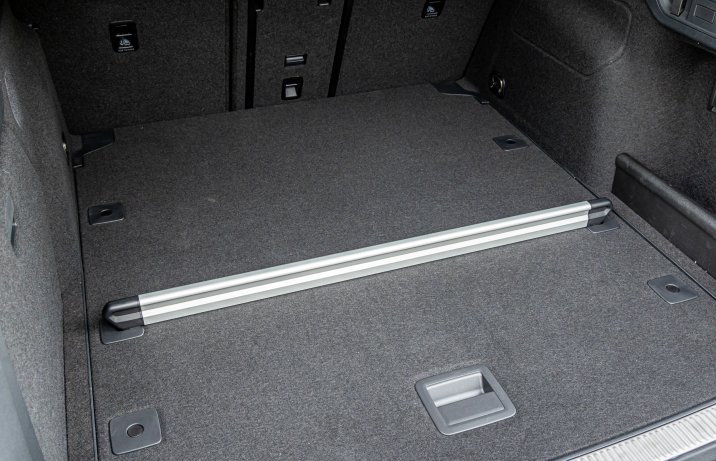 Volkswagen Passat Variant - listwa w bagażniku