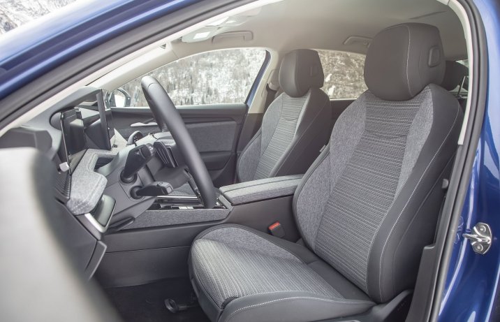 Skoda Superb 2.0 TSI 4x4 (2025) – fotele