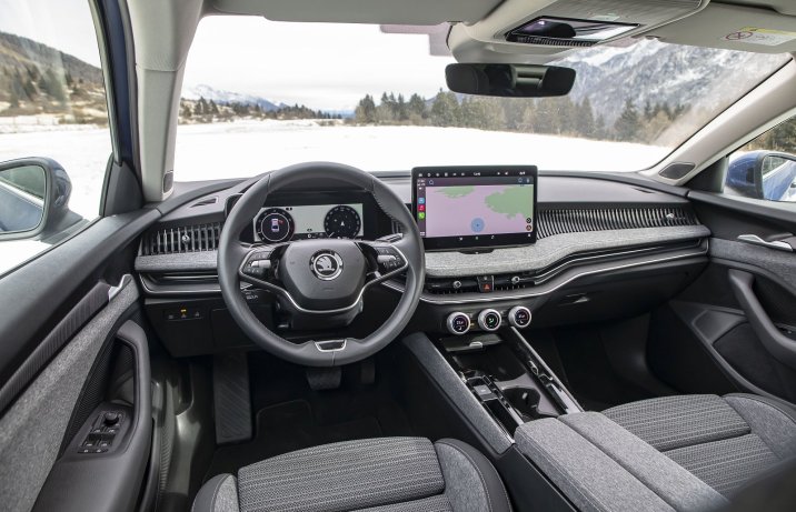 Skoda Superb 2.0 TSI 4x4 (2025) – deska rozdzielcza