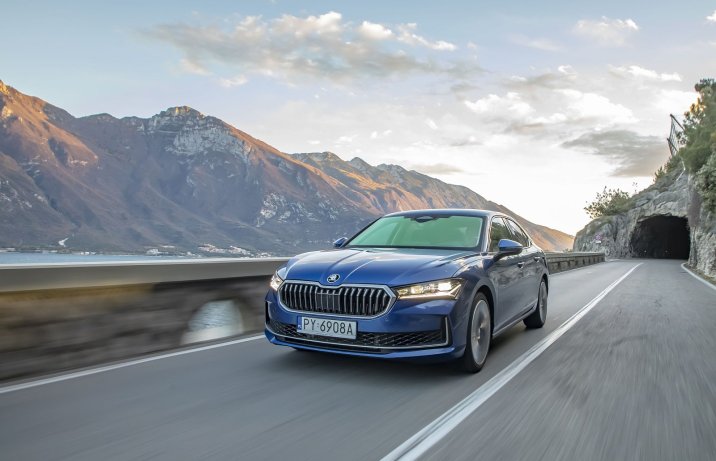 Skoda Superb 2.0 TSI 4x4 (2025) – przód
