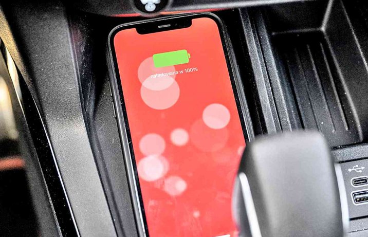 Ford Puma II FL ST 1.0 EcoBoost Hybrid – deska rozdzielcza, ładowarka indukcyjna