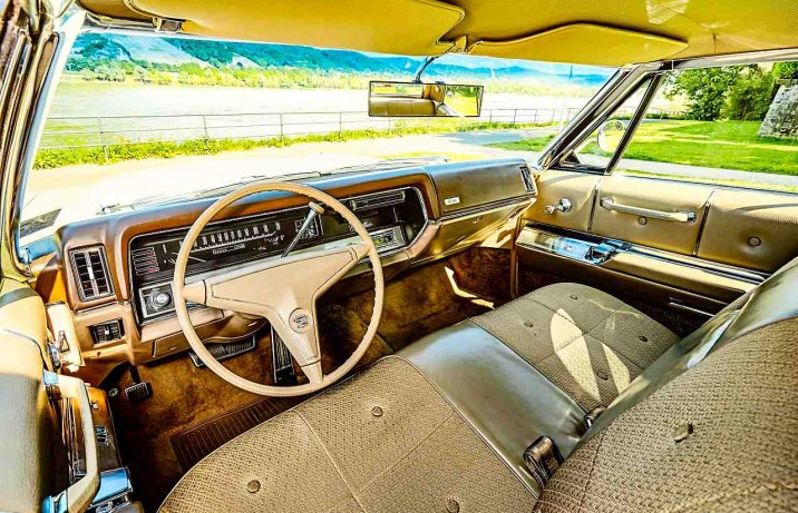 Cadillac DeVille III – wnętrze, deska rozdzielcza