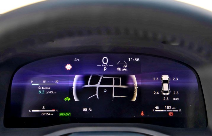 Toyota Camry 2.5 Hybrid Dynamic Force e-CVT Executive – ekran zegarów