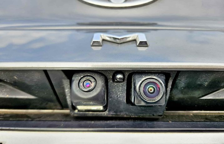 Toyota Camry 2.5 Hybrid Dynamic Force e-CVT Executive – kamery i spryskiwacz z tyłu