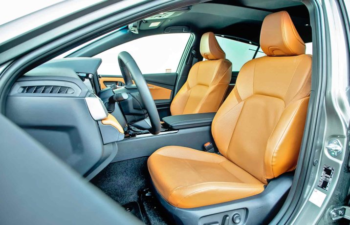 Toyota Camry 2.5 Hybrid Dynamic Force e-CVT Executive – fotele