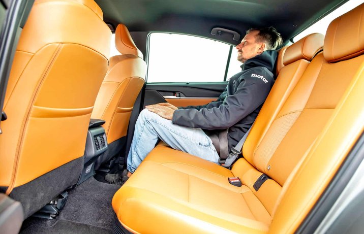 Toyota Camry 2.5 Hybrid Dynamic Force e-CVT Executive – kanapa