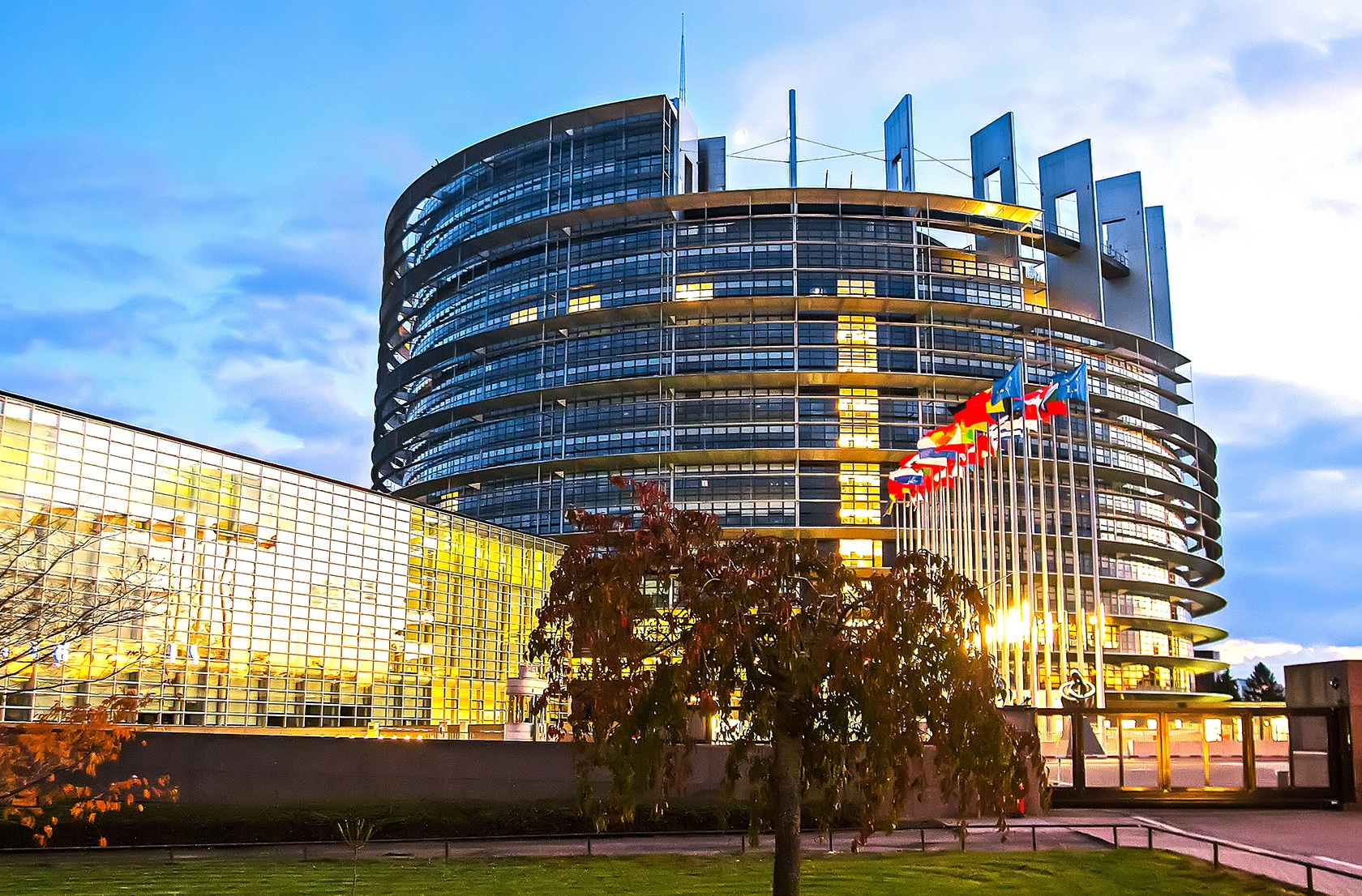 czy-europejska-motoryzacja-tonie-przepisy