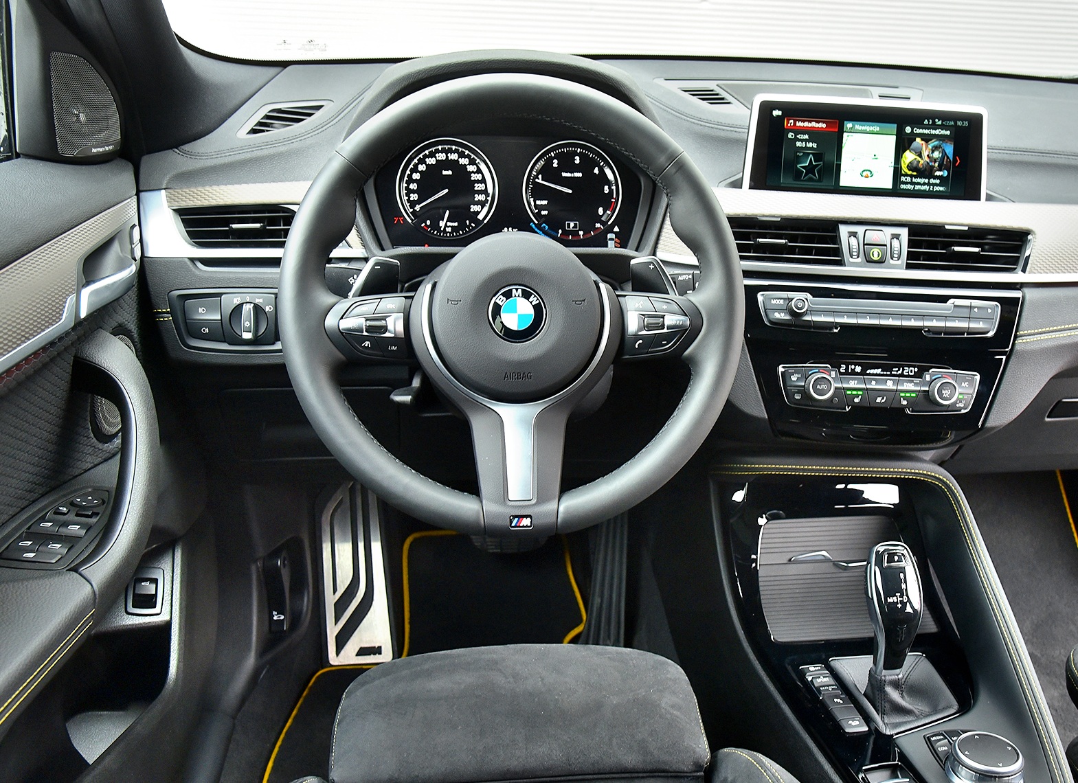 uzywane-niemieckie-crossovery-bmw-x2-deska