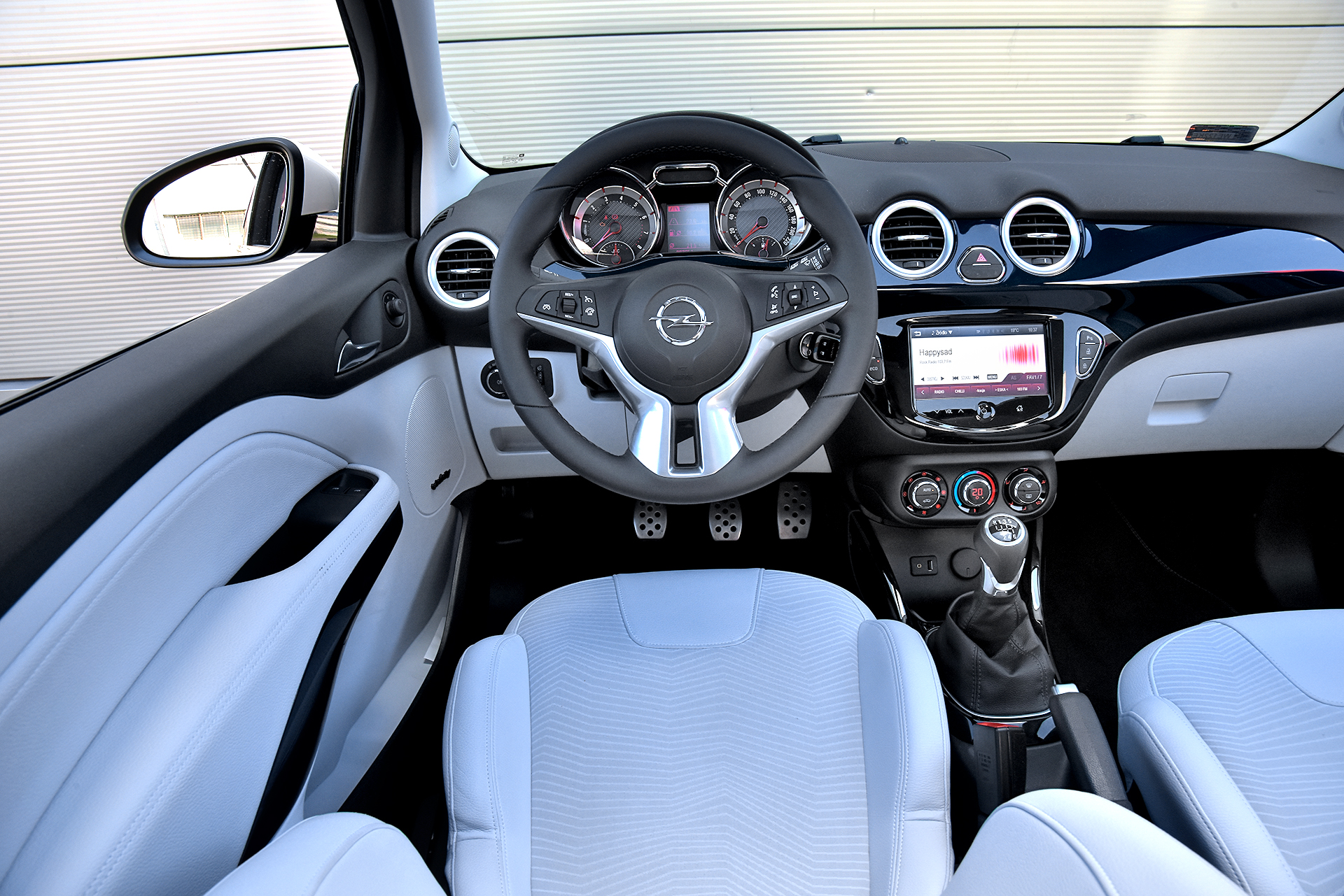 uzywane-niemieckie-crossovery-opel-adam-rocks-deska