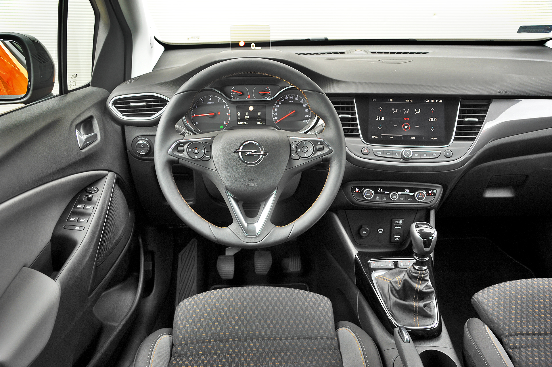 uzywane-niemieckie-crossovery-opel-crossland-x-deska