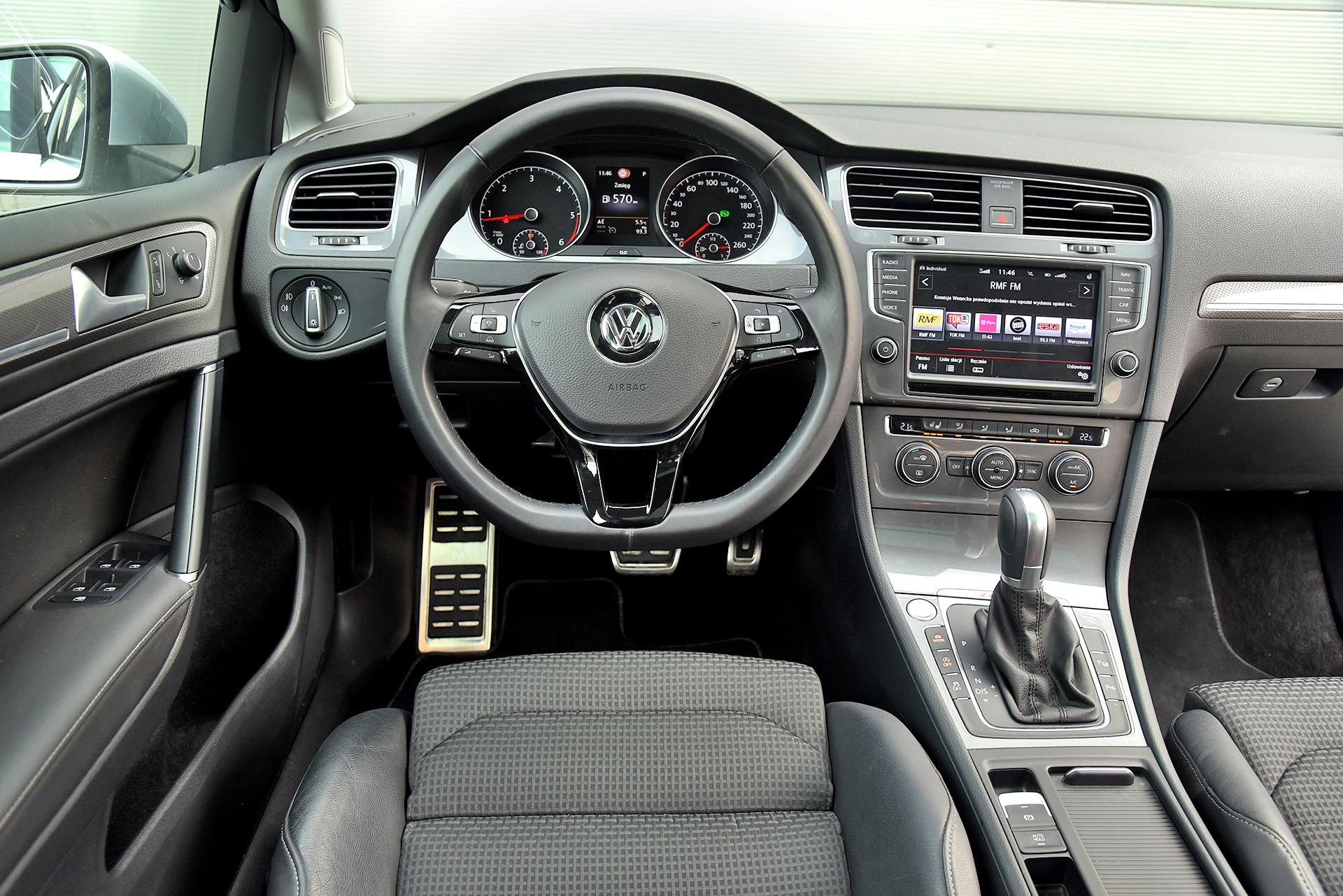 uzywane-niemieckie-crossovery-vw-golf-alltrack-deska