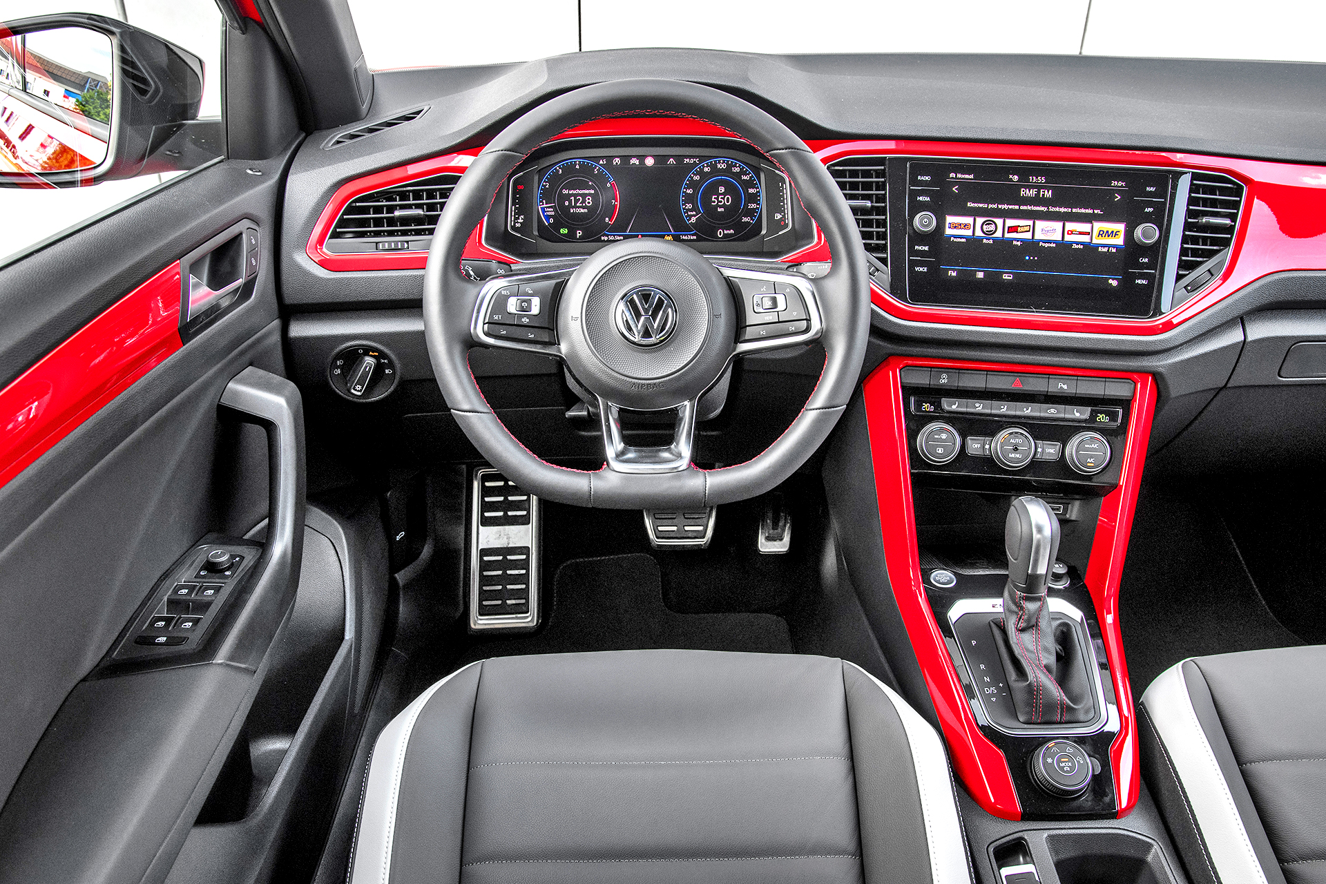 uzywane-niemieckie-crossovery-vw-t-roc-deska