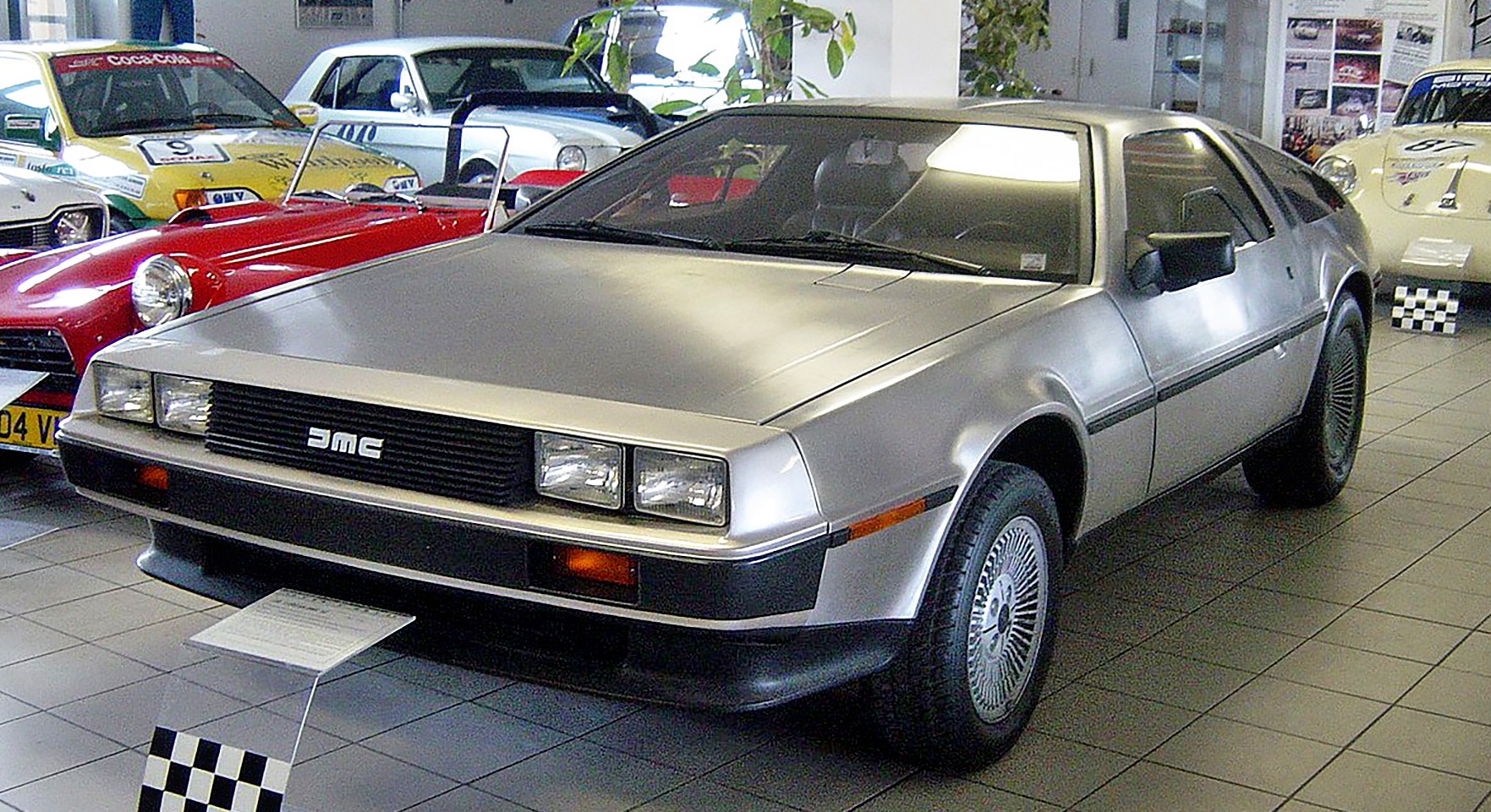 prezesi-koncernow-motoryzacyjnych-de-lorean-dmc-12
