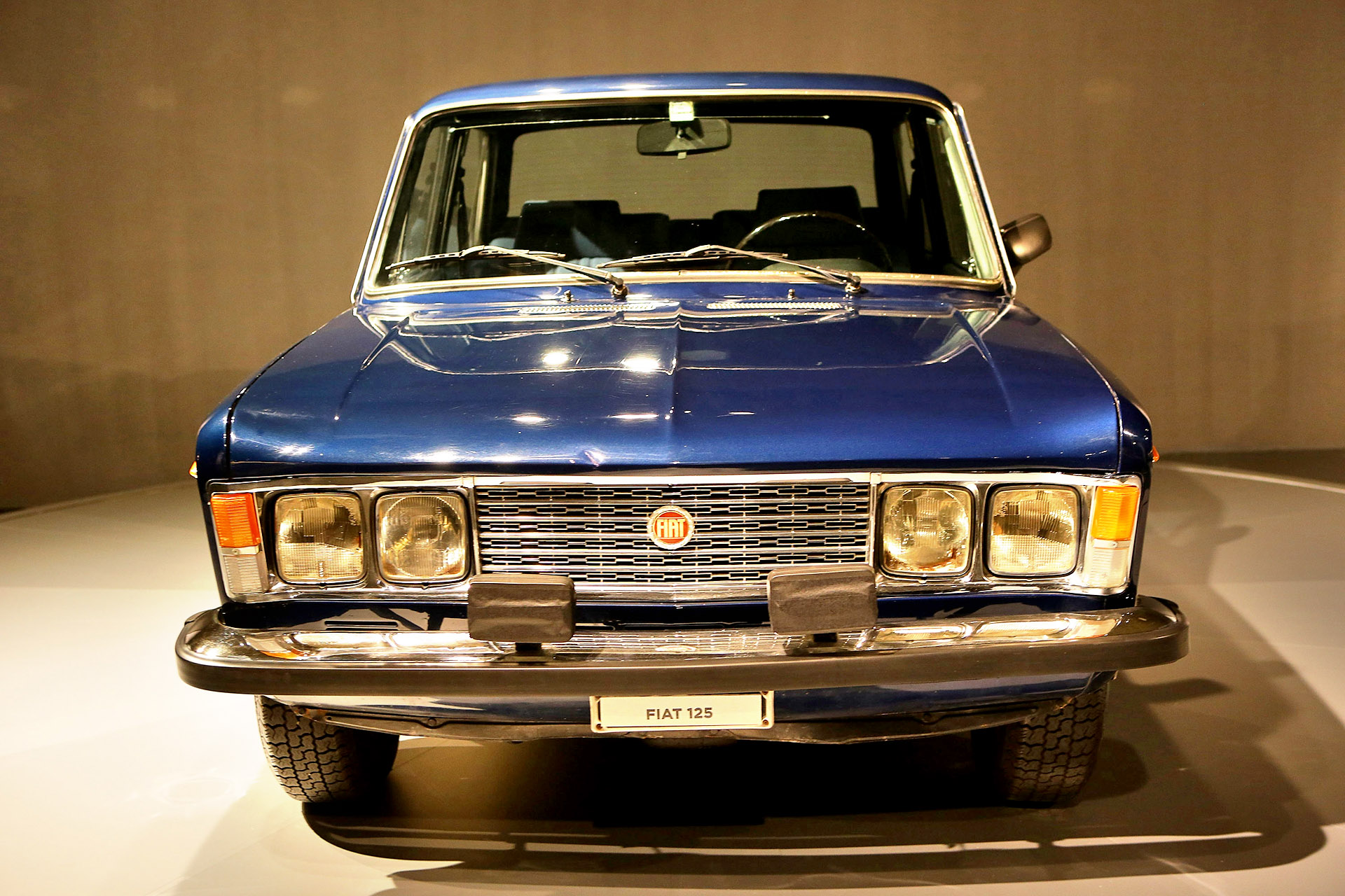 prezesi-koncernow-motoryzacyjnych-fiat-125-gianni-agnelli