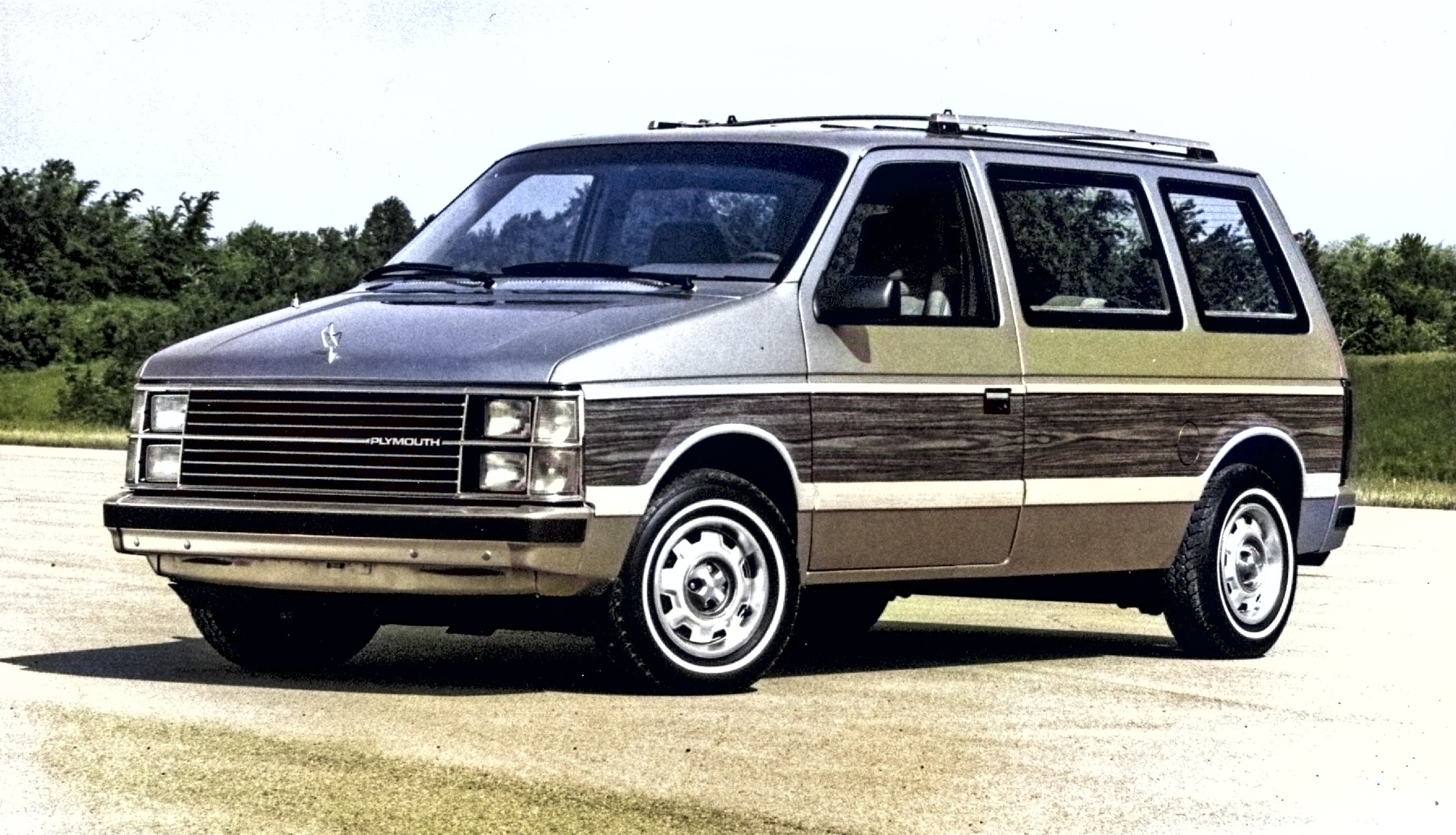 prezesi-koncernow-motoryzacyjnych-plymouth-voyager