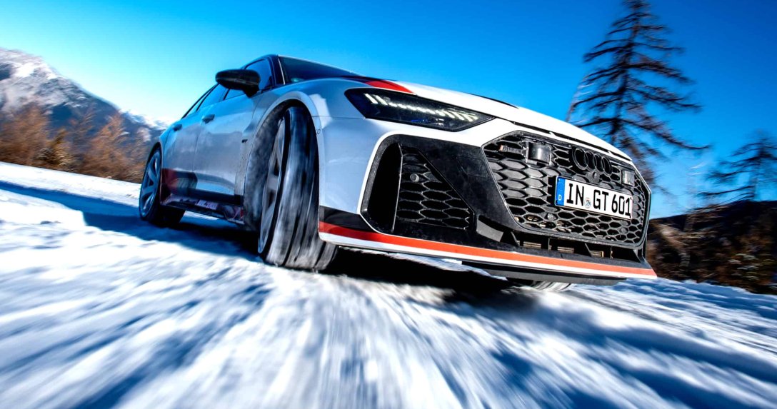 Audi RS 6 GT – przód na śniegu