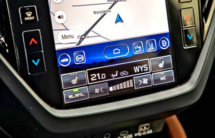 Subaru Forester VI 2.0i-L e-Boxer Platinum First Edition – deska rozdzielcza, panel sterowania klimatyzacją